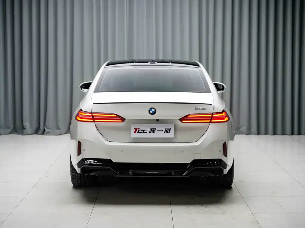 BMW 5 Series — миниатюра 9