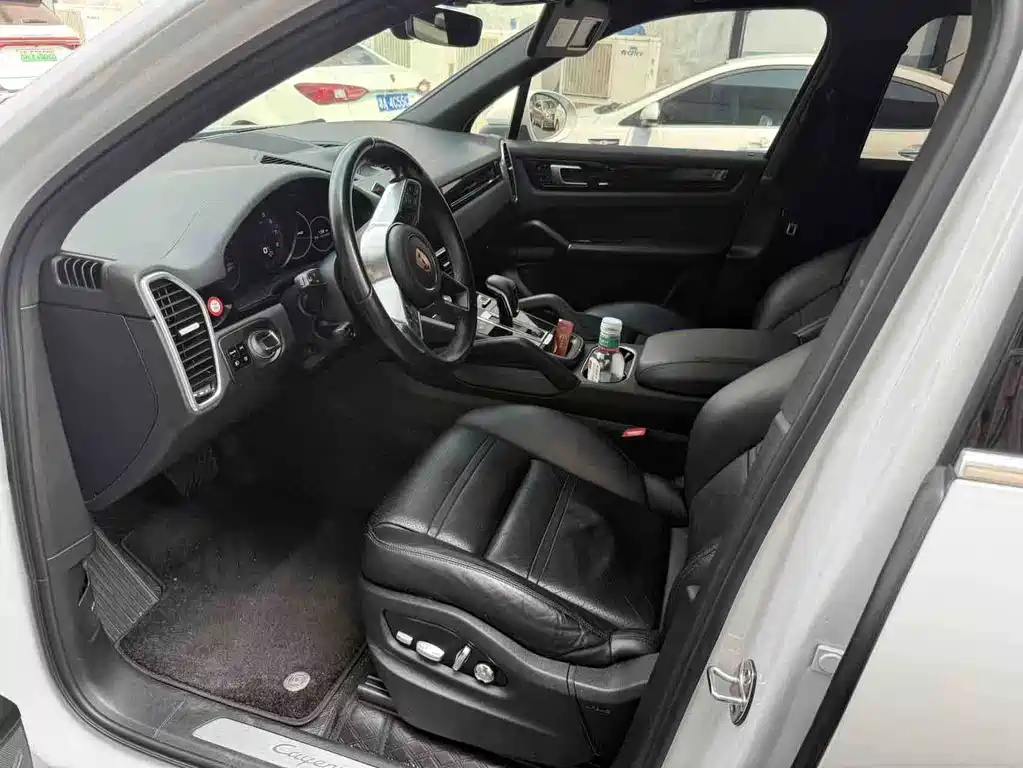 Porsche Cayenne — миниатюра 5