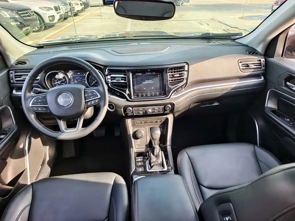 JEEP GRAND COMMANDER