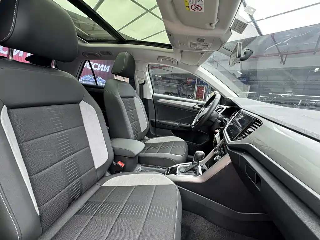 Volkswagen T-Roc — миниатюра 18