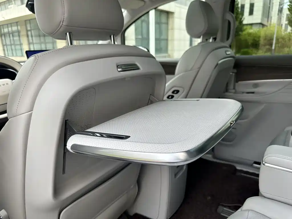 Roewe iMAX8 New Energy — миниатюра 23