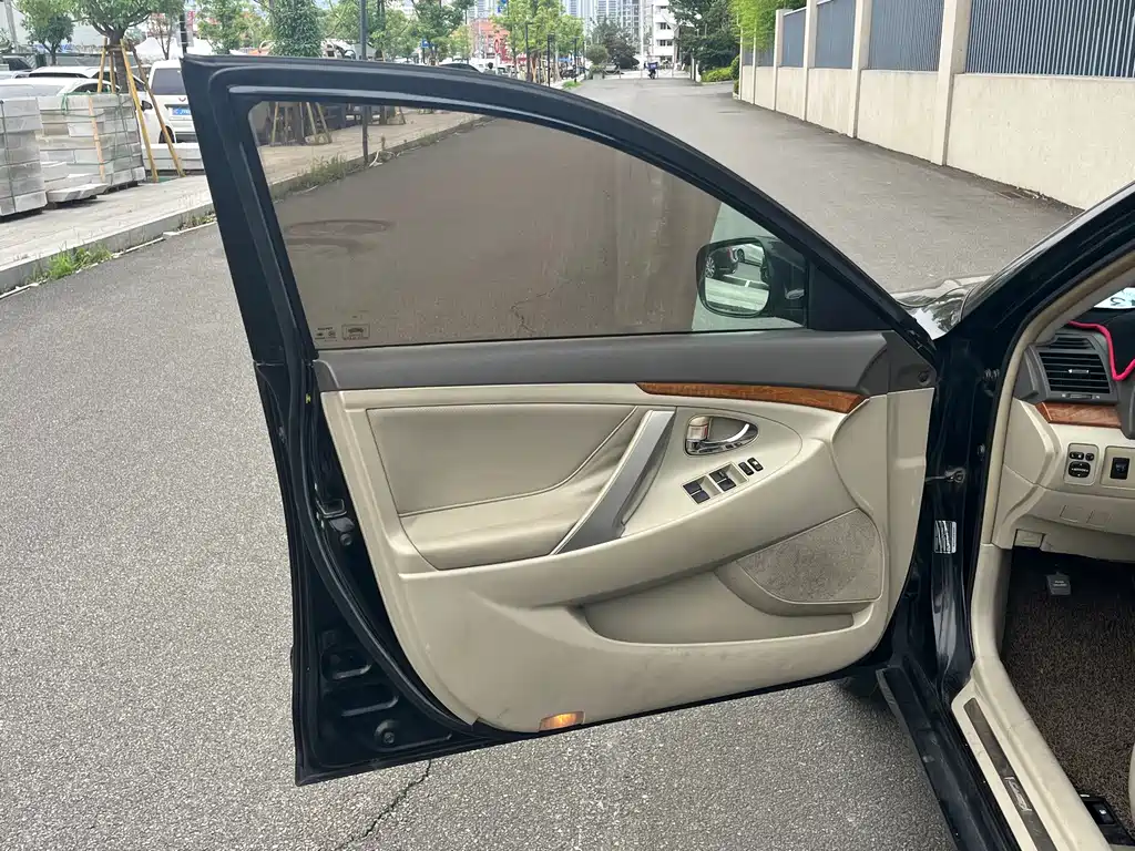 Toyota Camry — миниатюра 8