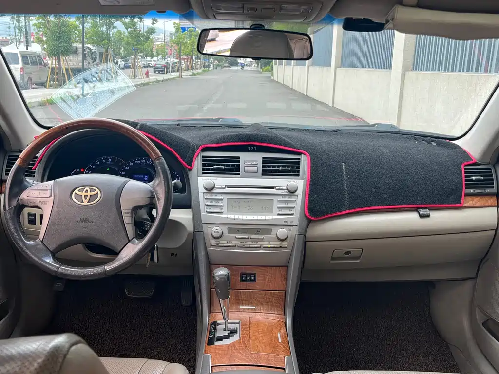 Toyota Camry — миниатюра 13