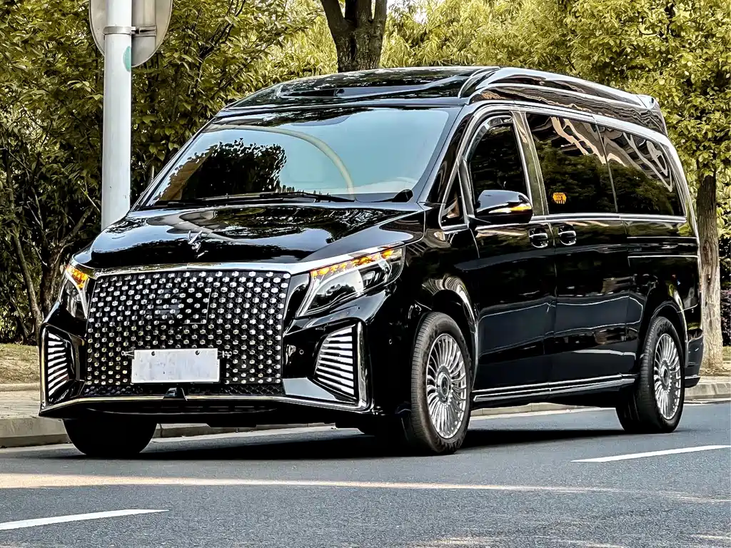 Mercedes-Benz V-Class 2022 — фото 1