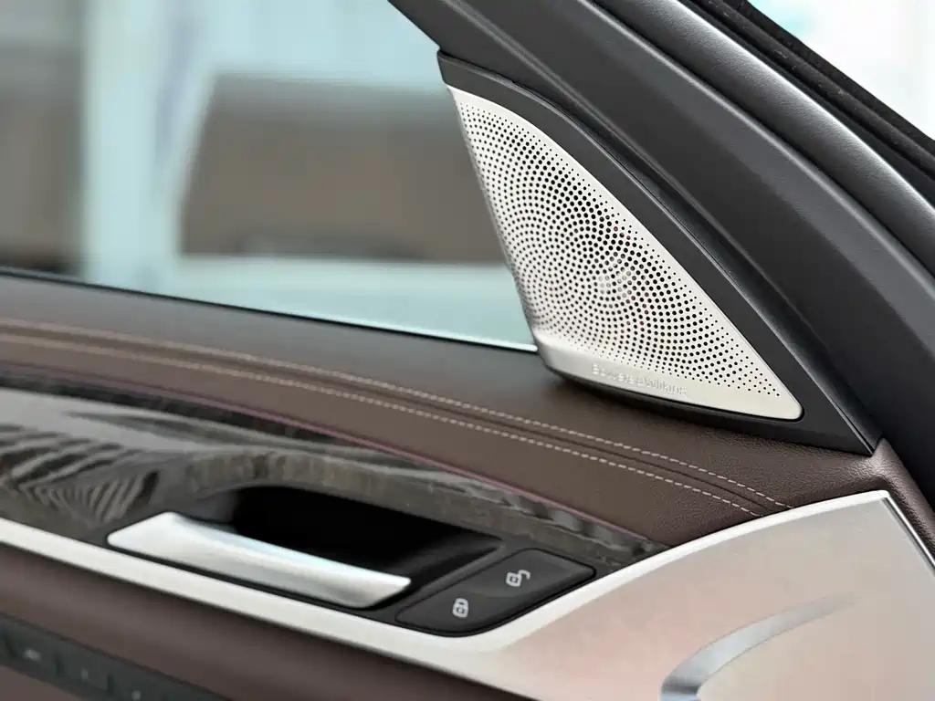 BMW 5 Series — миниатюра 6