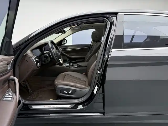 BMW 5 Series — миниатюра 13