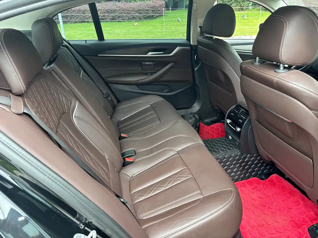 BMW 5 Series New Energy — миниатюра 10