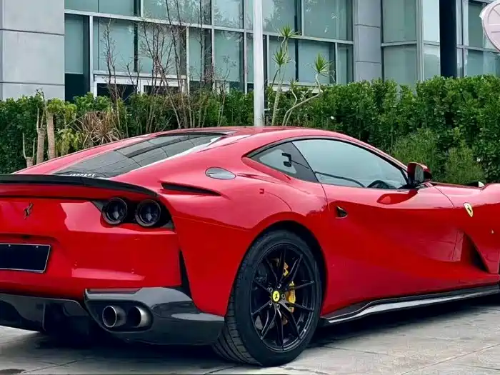 Ferrari 812 — миниатюра 2