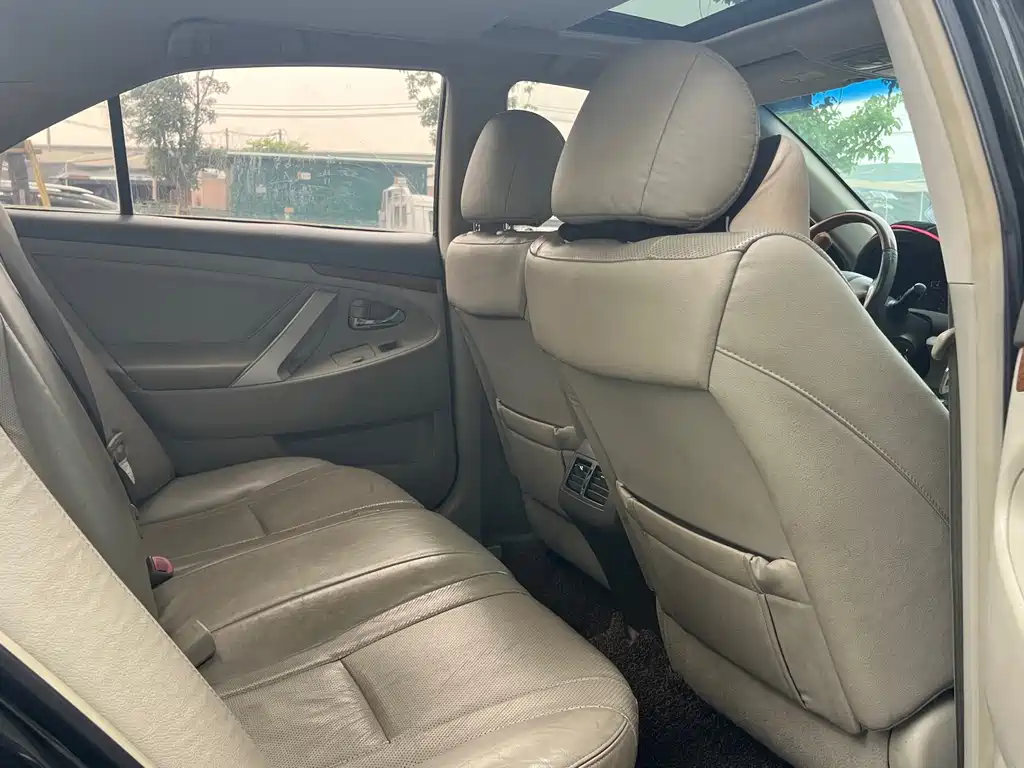 Toyota Camry — миниатюра 11