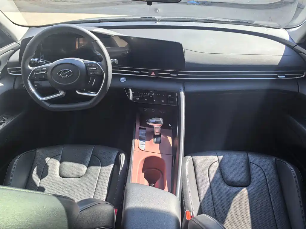 Hyundai Elantra — миниатюра 8