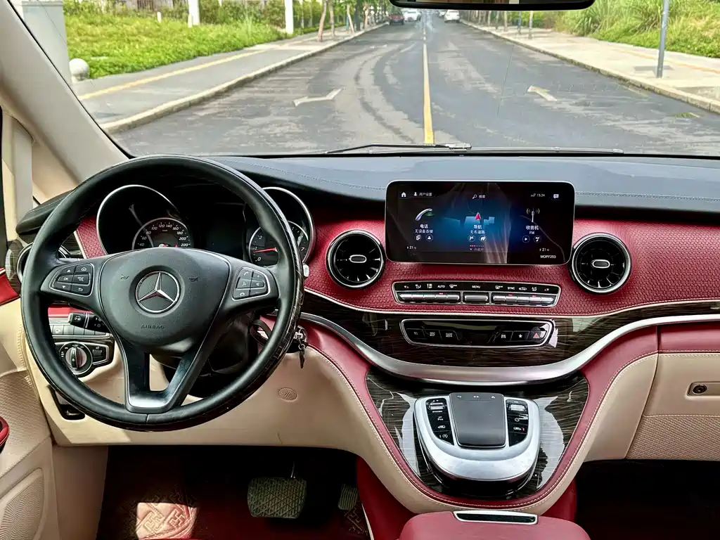 Mercedes-Benz V-Class — миниатюра 8