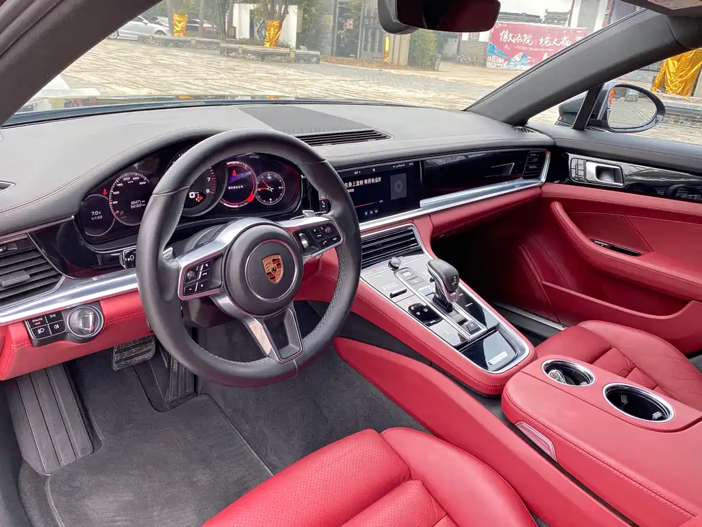 PORSCHE PANAMERA