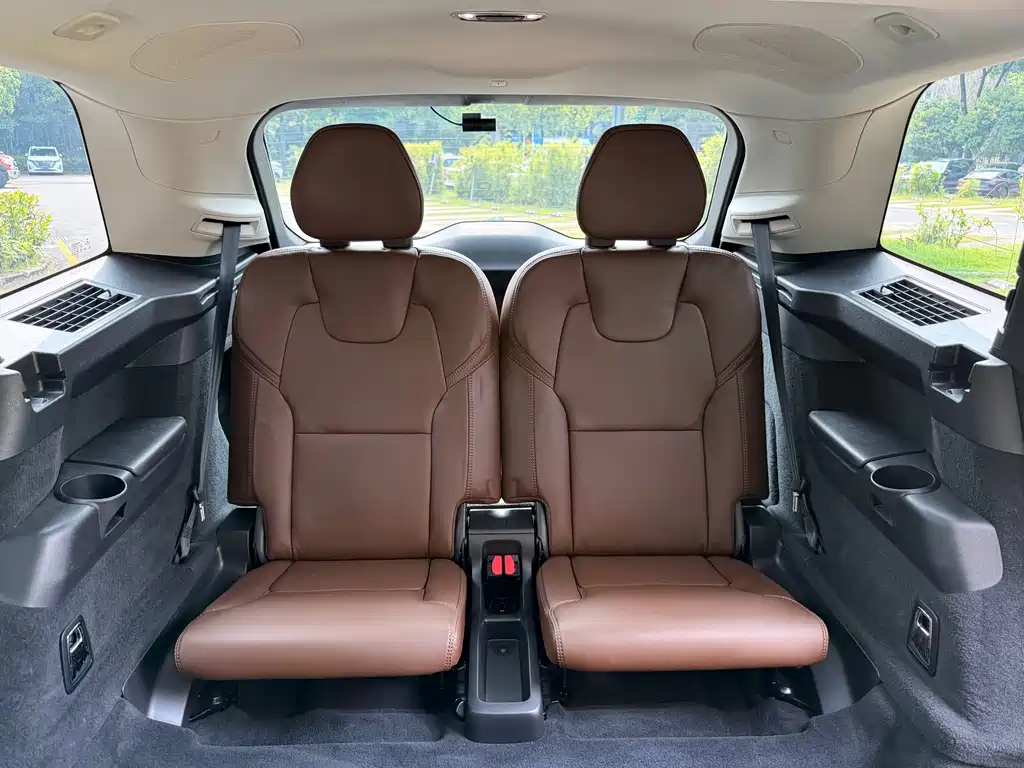 Volvo XC90 — миниатюра 10