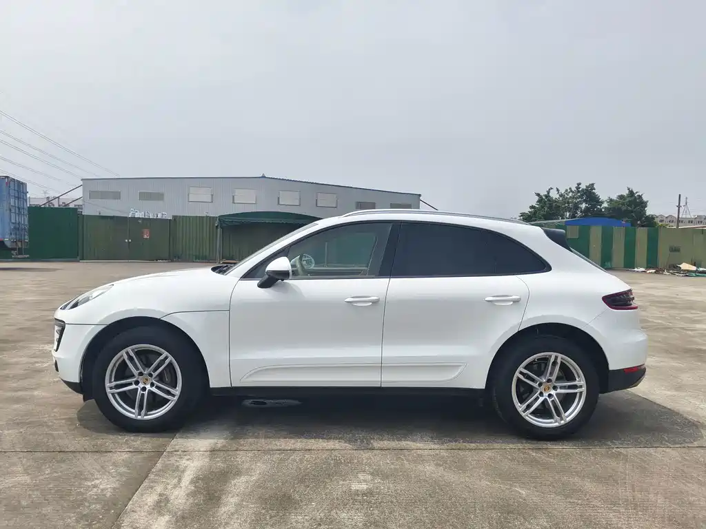 Porsche Macan — миниатюра 7