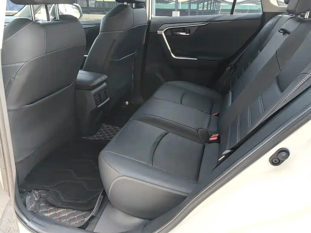 Toyota RAV4 — миниатюра 9