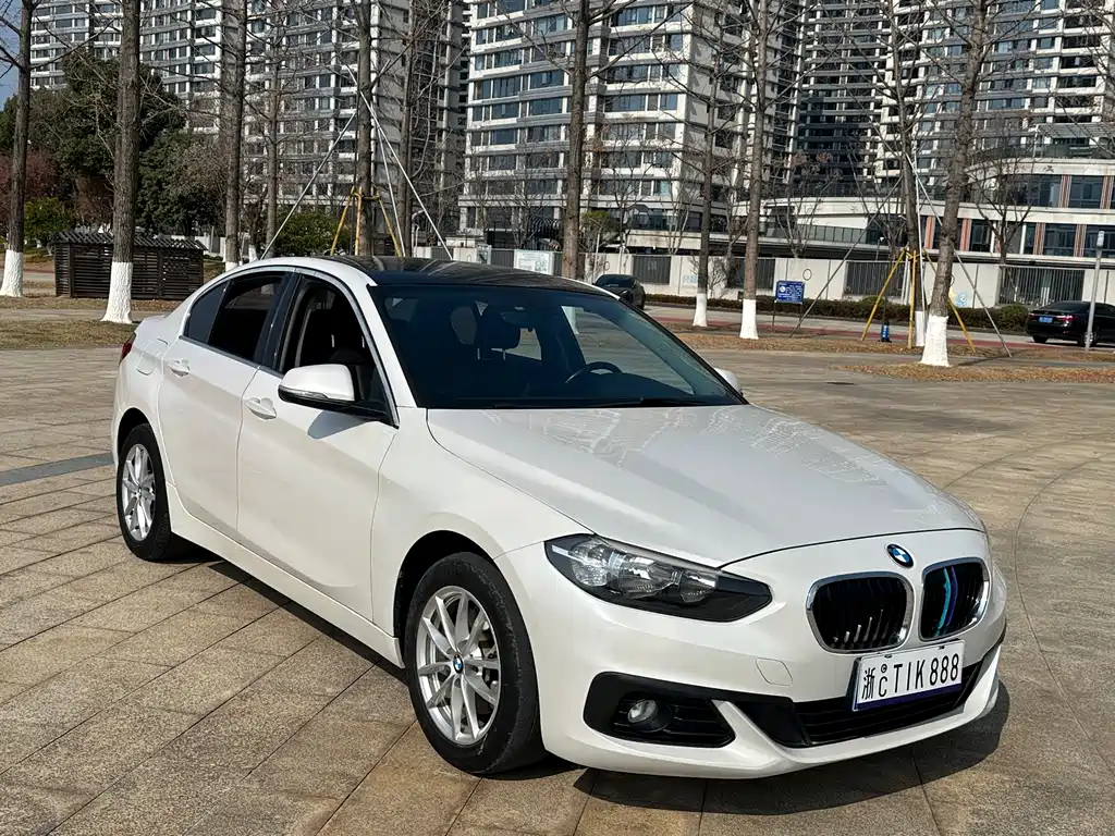 BMW 1 SERIES