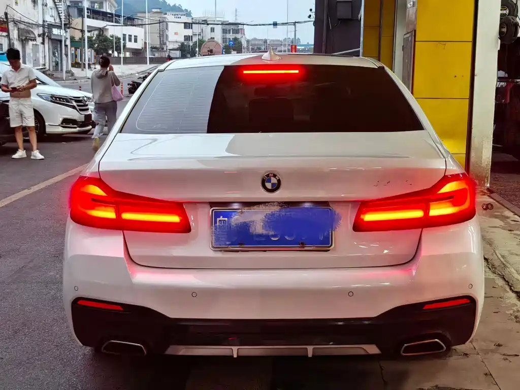 BMW 5 Series — миниатюра 5