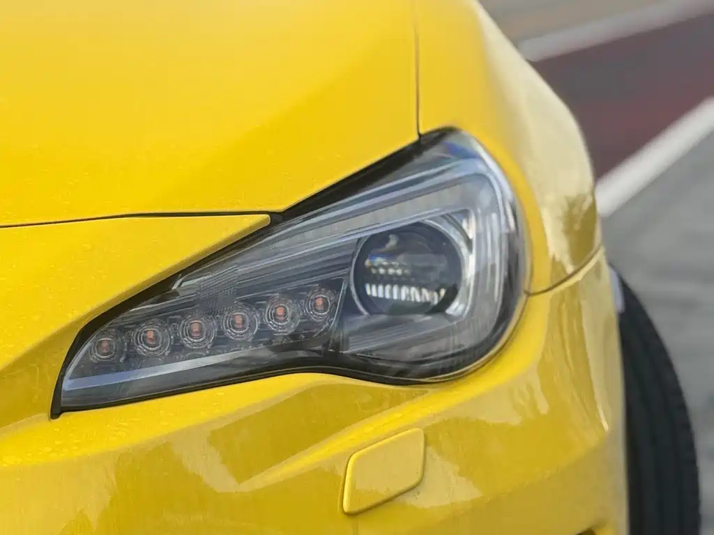 Subaru BRZ 2.0i 自动type-RS黄色特装版, фото 3