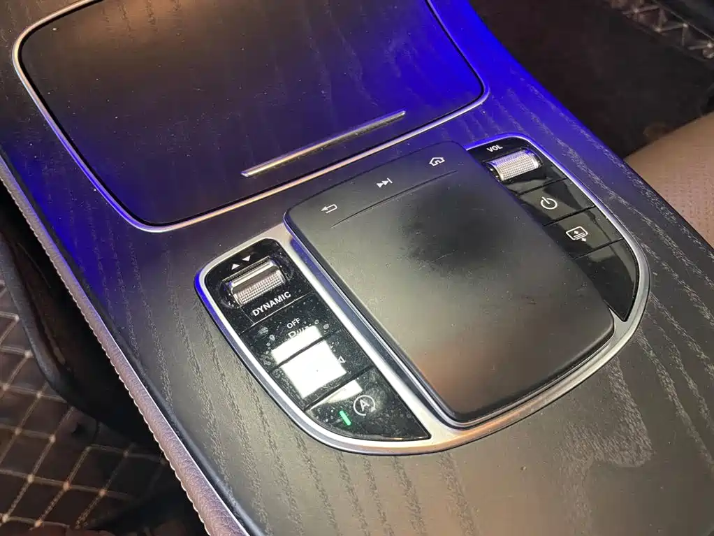 Mercedes-Benz E-Class — миниатюра 9