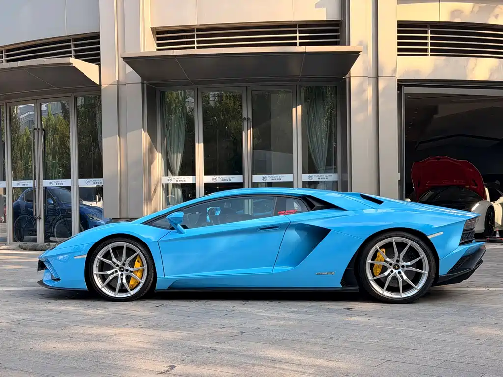 Lamborghini Aventador — миниатюра 23