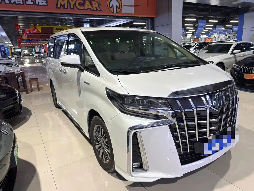 Toyota Alphard — миниатюра 3