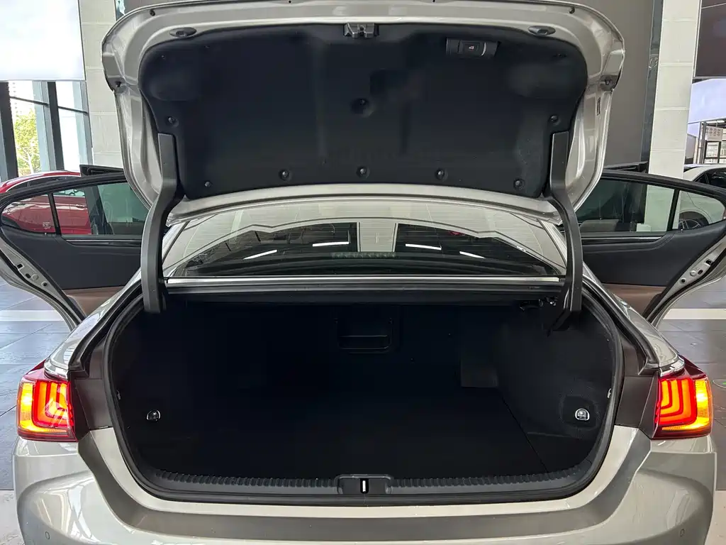 Lexus ES — миниатюра 19