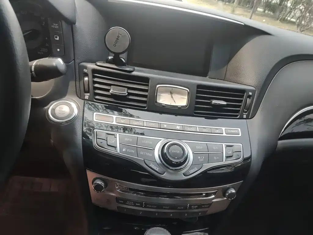 Infiniti Q70 — миниатюра 11