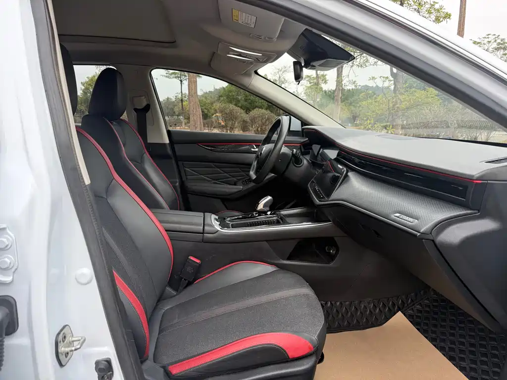 DONGFENG YI HYUN MAX