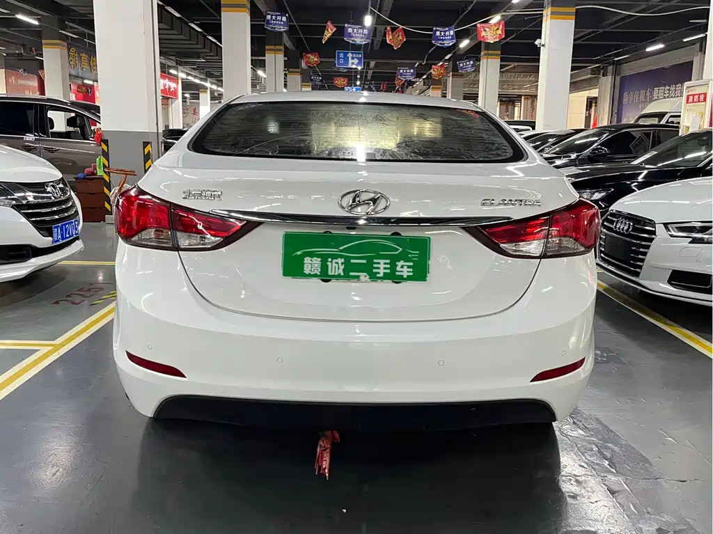 Hyundai Elantra 2016 1.6L AT Luxury