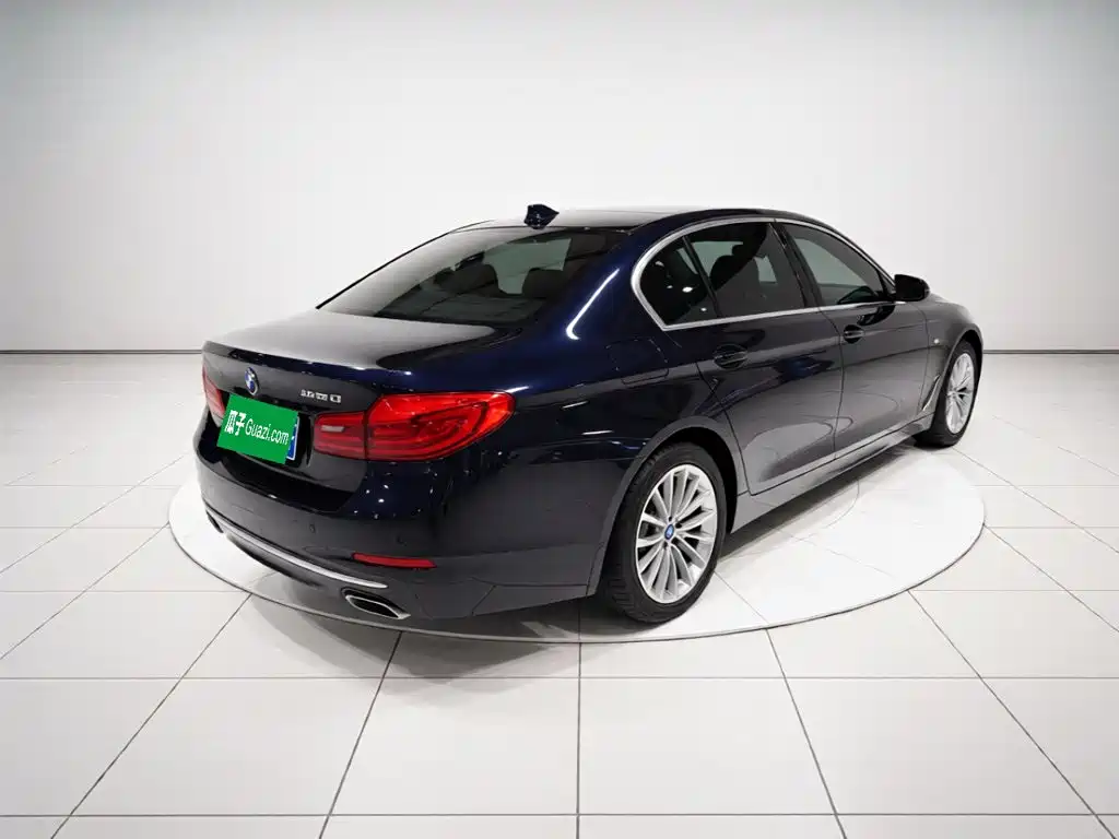 BMW 5 Series — миниатюра 6