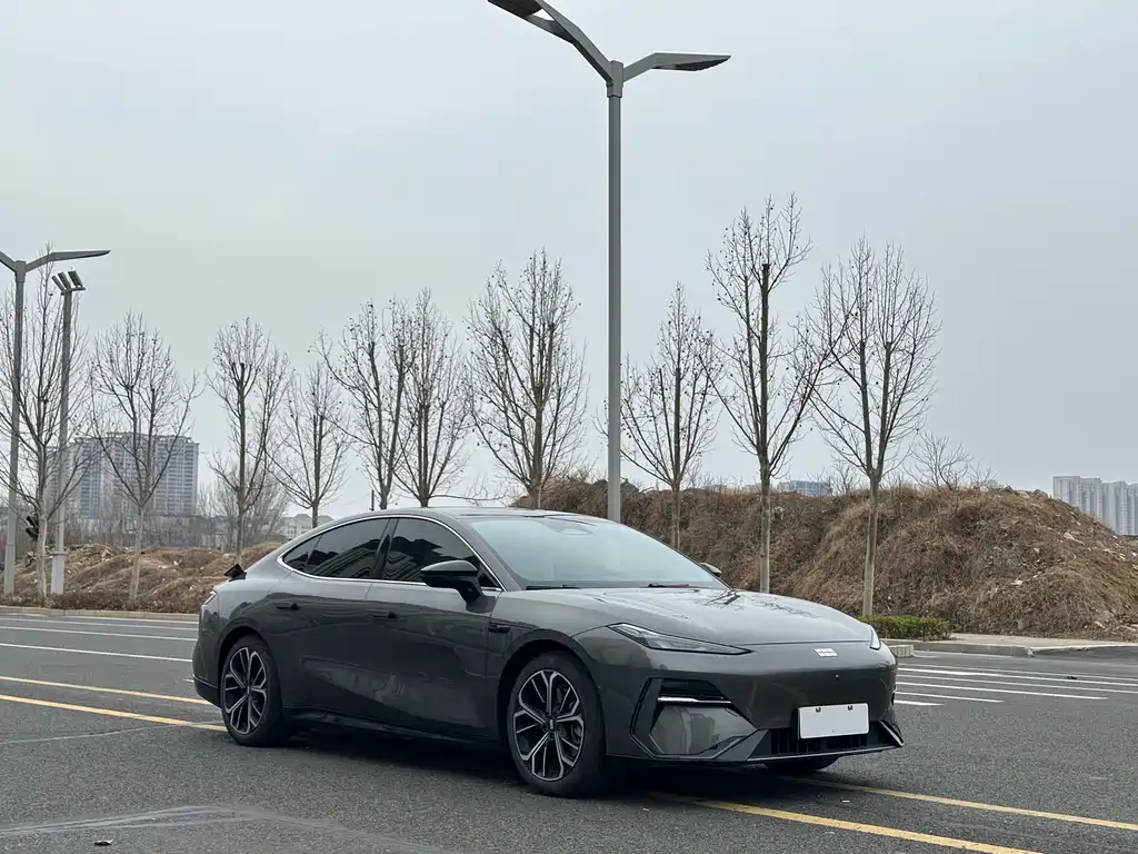 GEELY GALAXY GALAXY E8