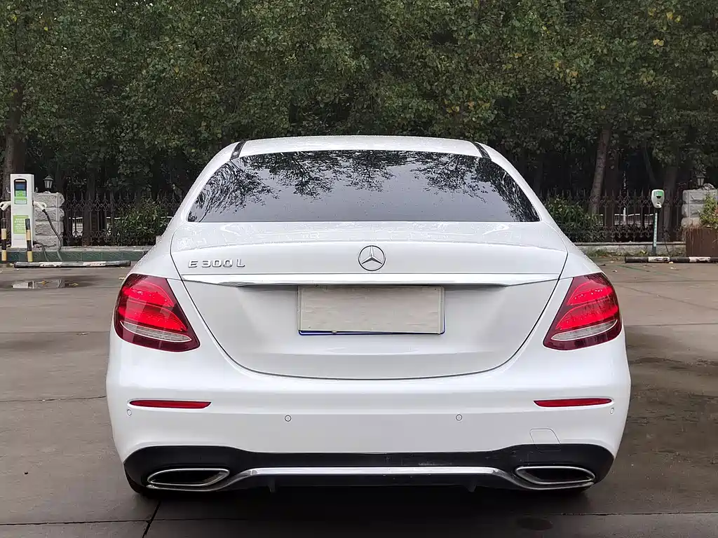 Mercedes-Benz E-Class — миниатюра 5