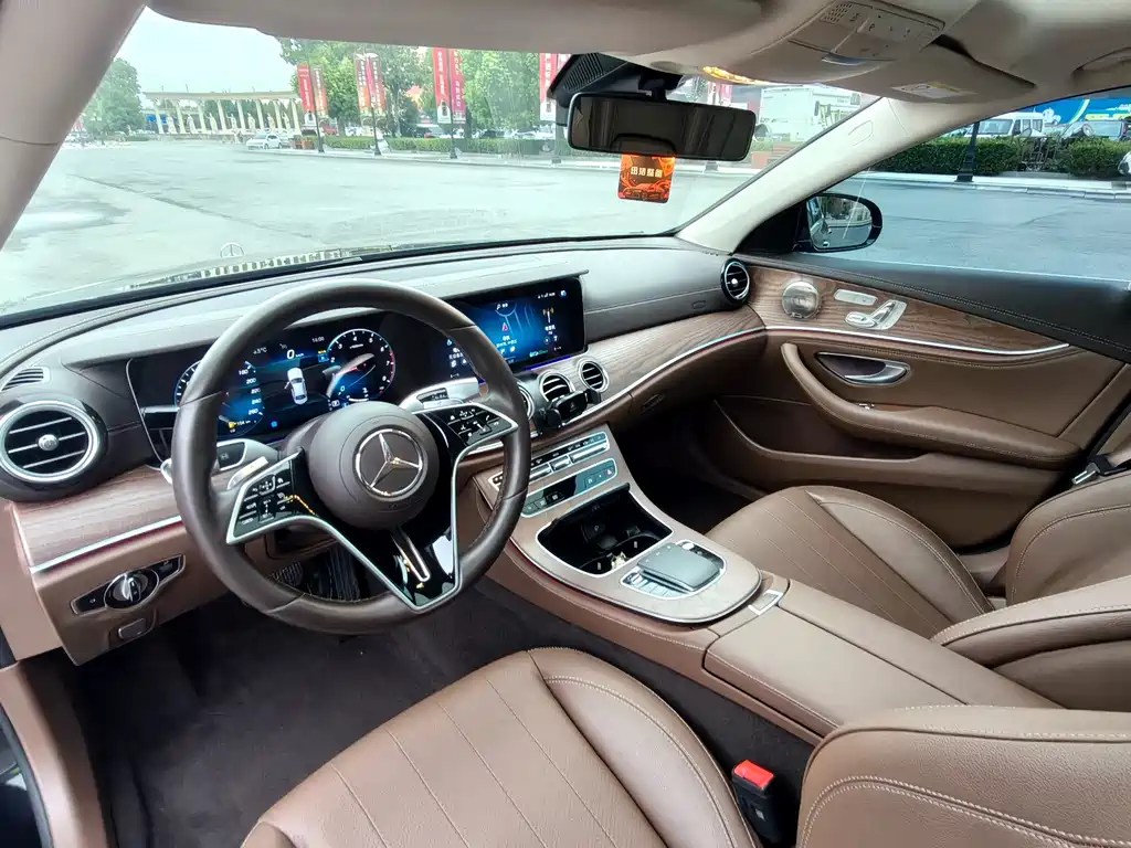 Mercedes-Benz E-Class — миниатюра 16