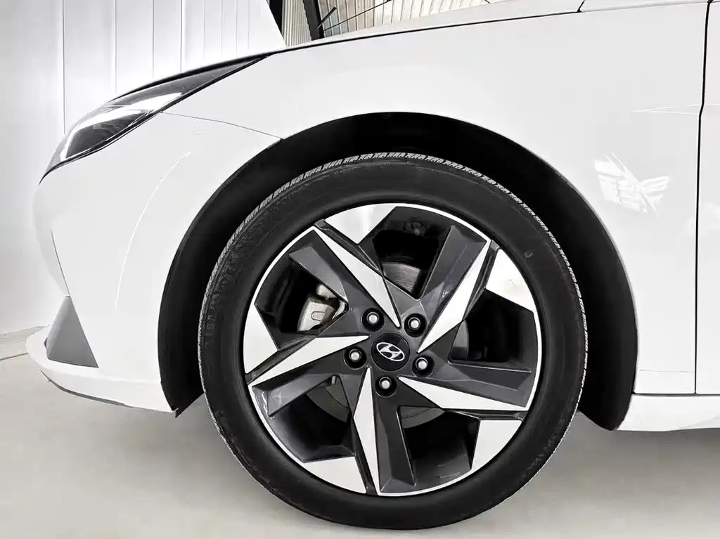 Hyundai Elantra — миниатюра 7