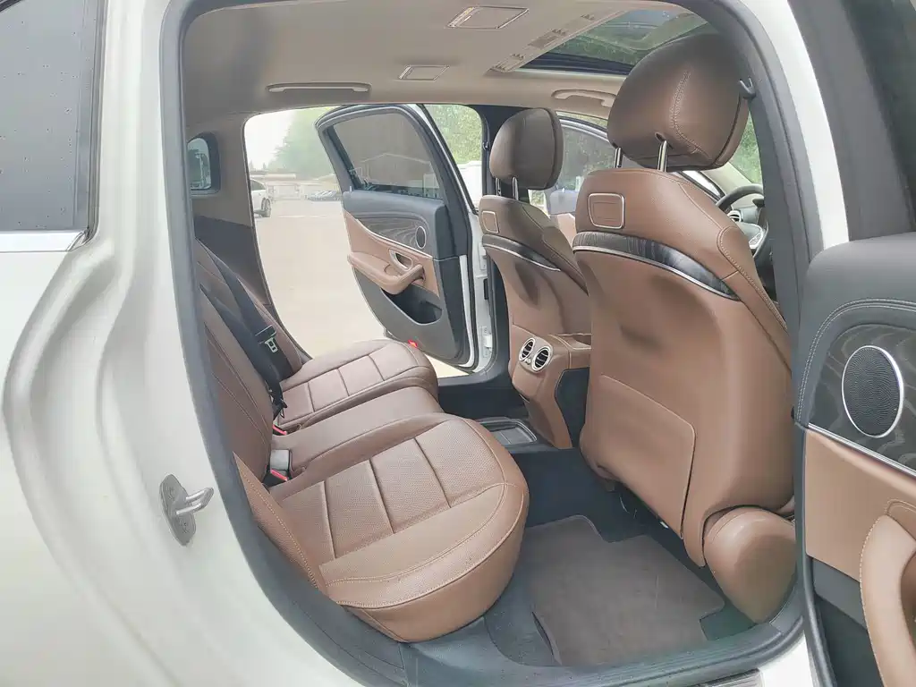 Mercedes-Benz E-Class — миниатюра 15