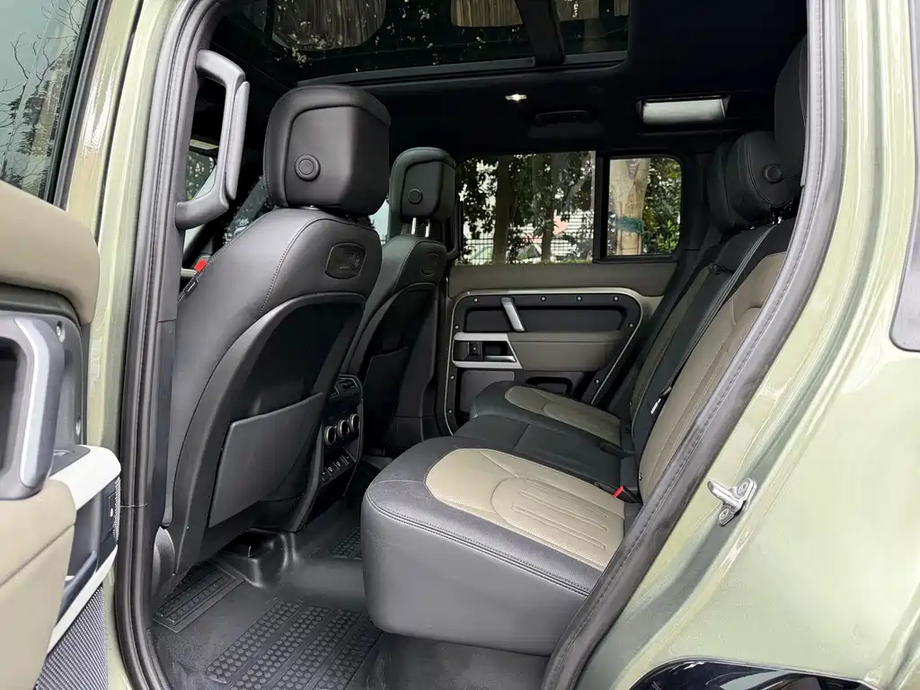Land Rover Defender — миниатюра 9