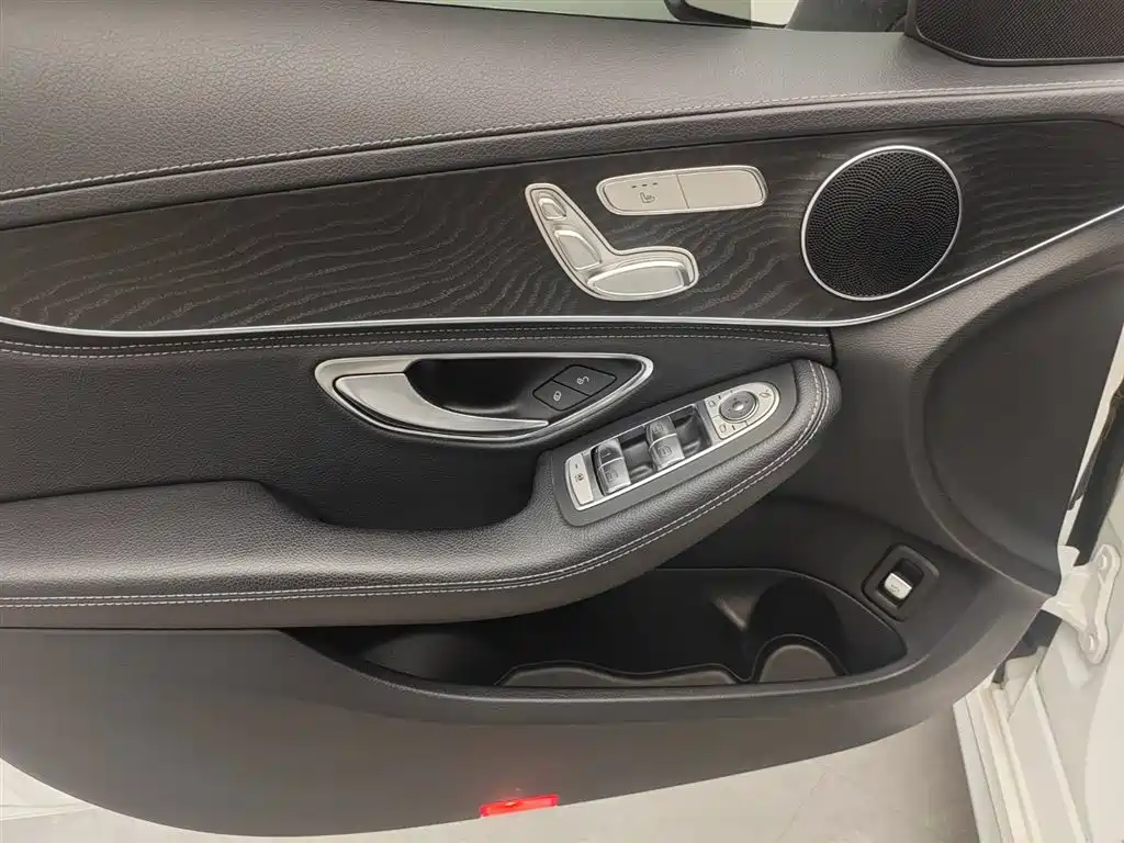 Mercedes-Benz C-Class — миниатюра 11