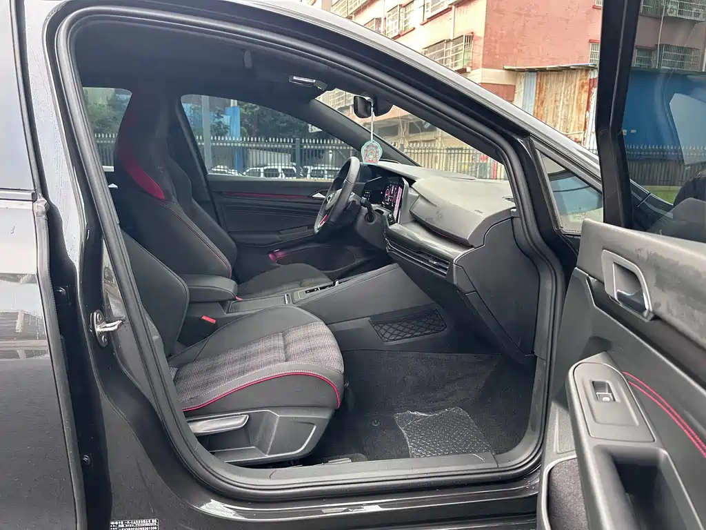 Volkswagen Golf GTI — миниатюра 12