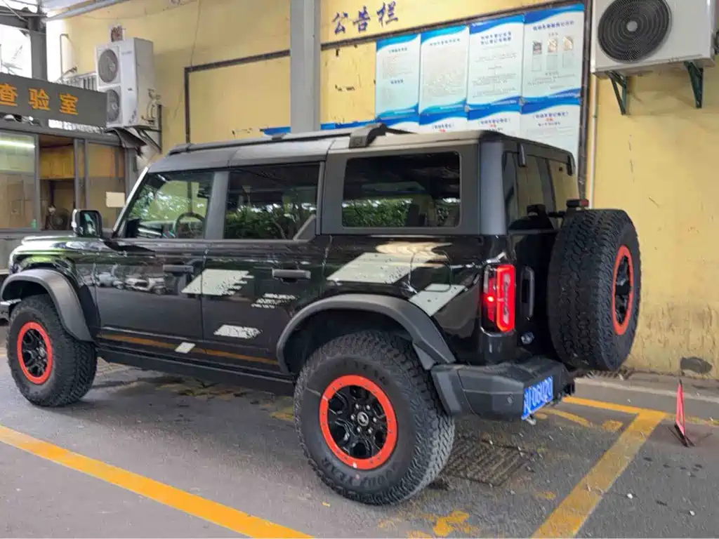Ford Bronco — миниатюра 5
