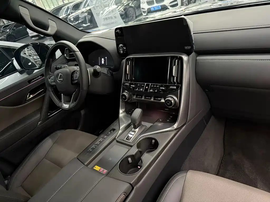 Lexus LX — миниатюра 7