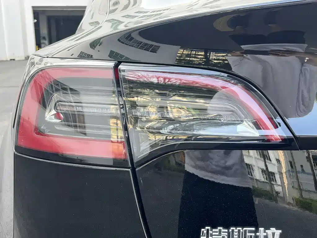 Tesla Model 3 — миниатюра 14