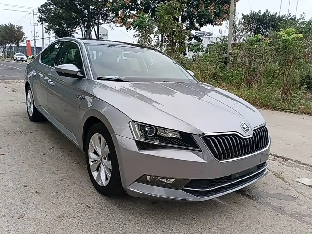 Skoda Superb — миниатюра 4