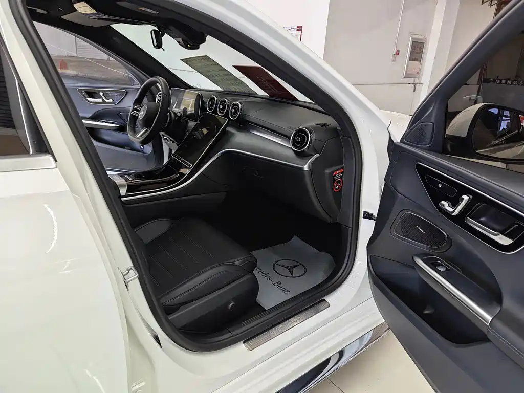Mercedes-Benz C-Class — миниатюра 8