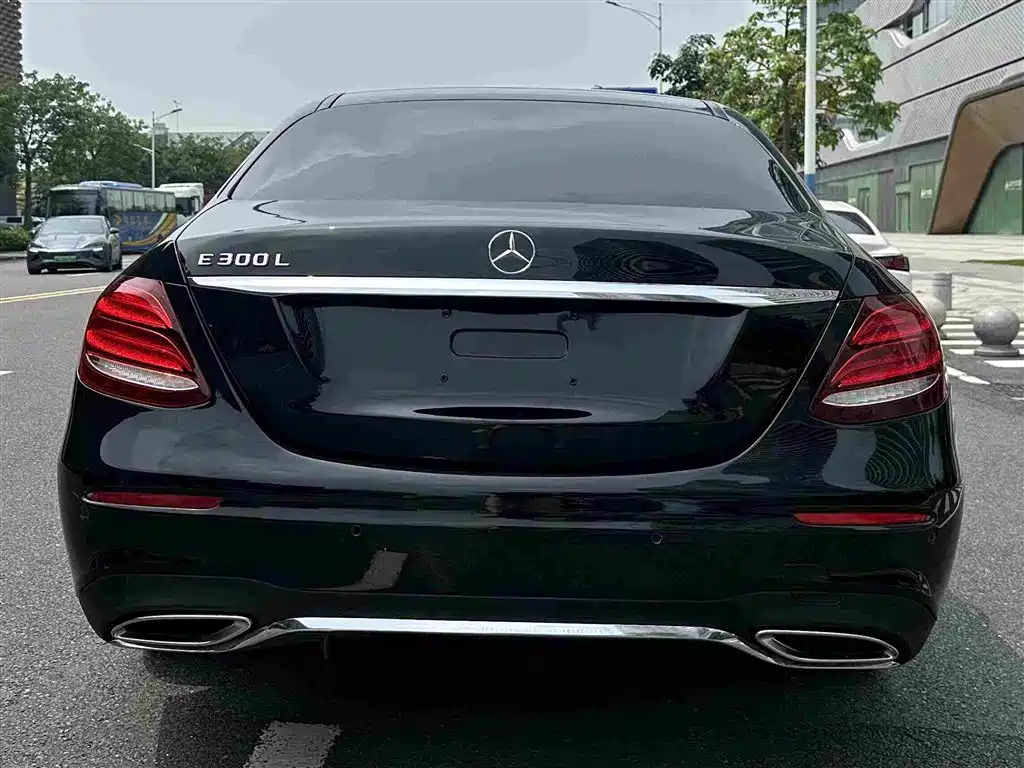 Mercedes-Benz E-Class — миниатюра 8