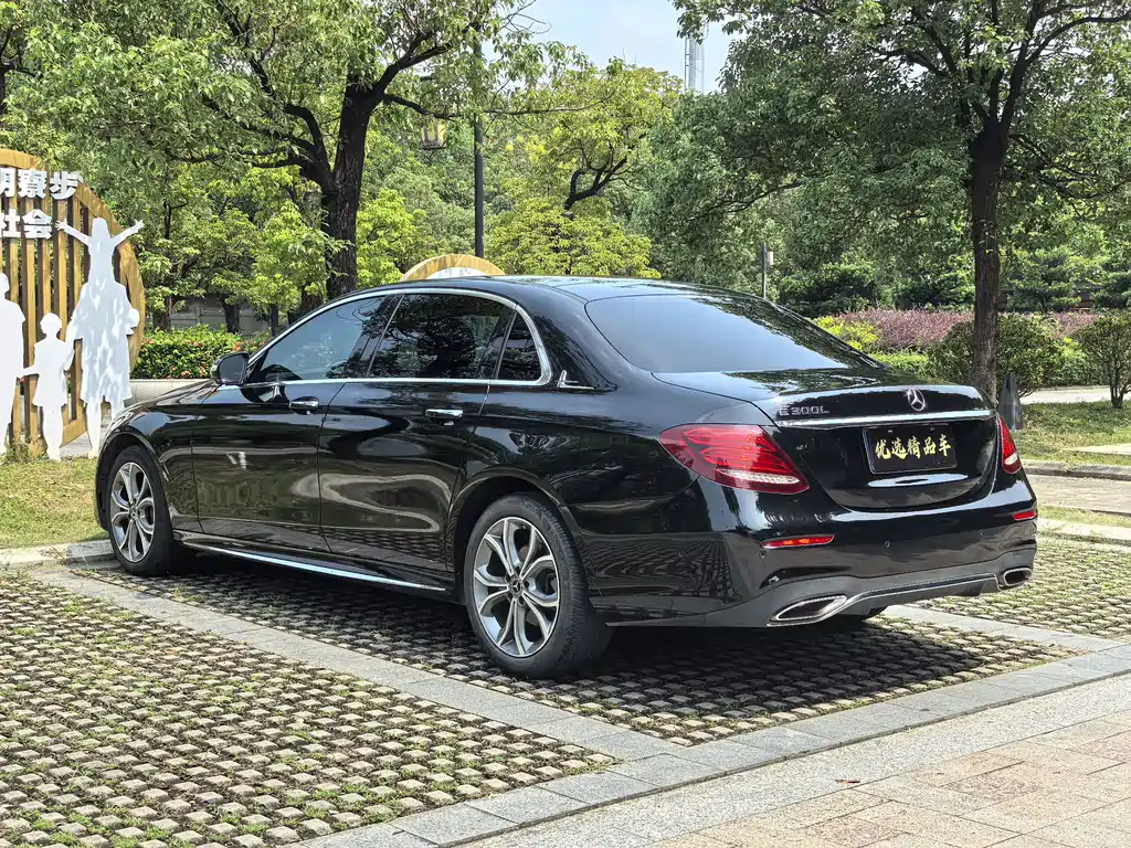 Mercedes-Benz E-Class — миниатюра 7