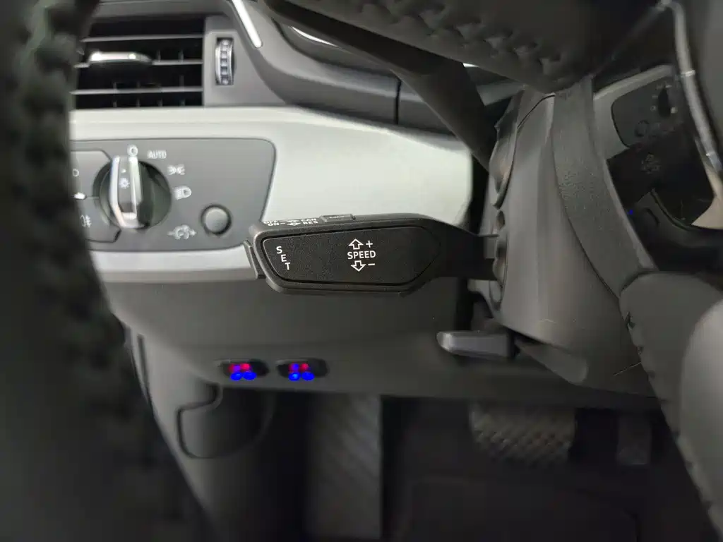 Audi A4L 2019 40 TFSI V