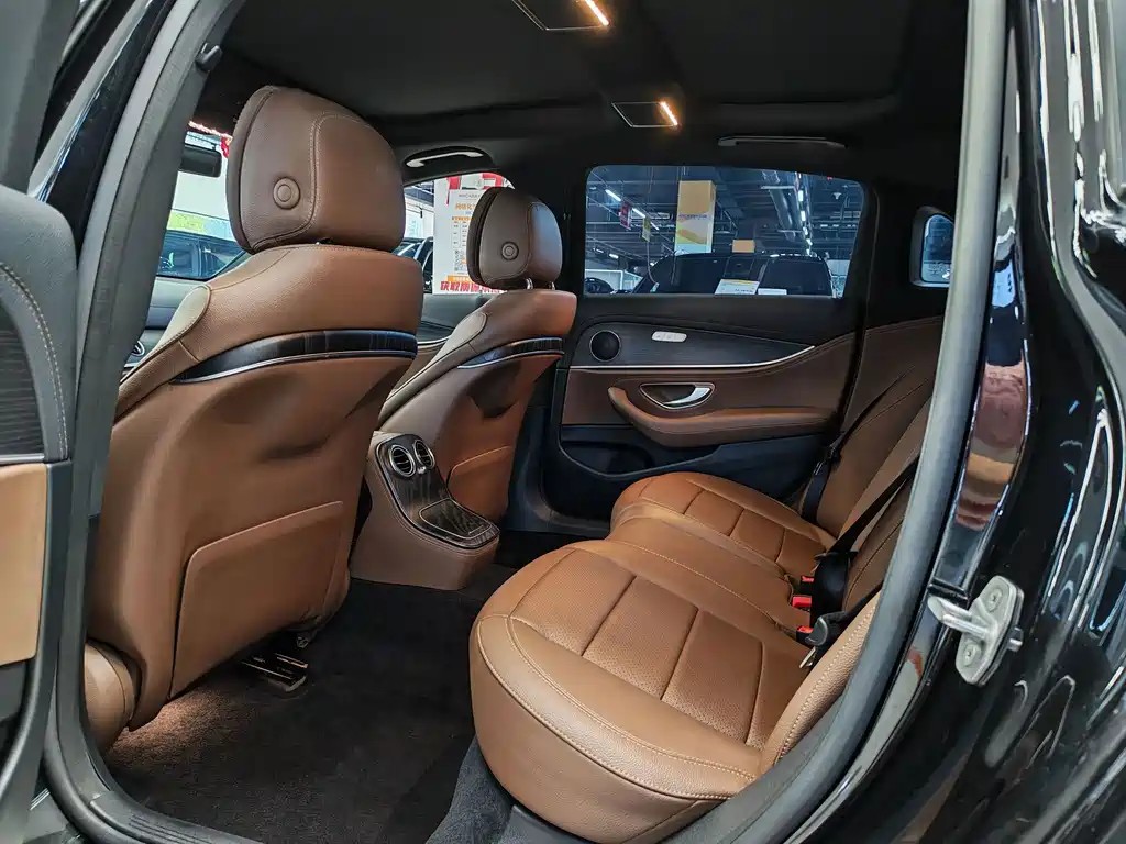 Mercedes-Benz E-Class — миниатюра 6