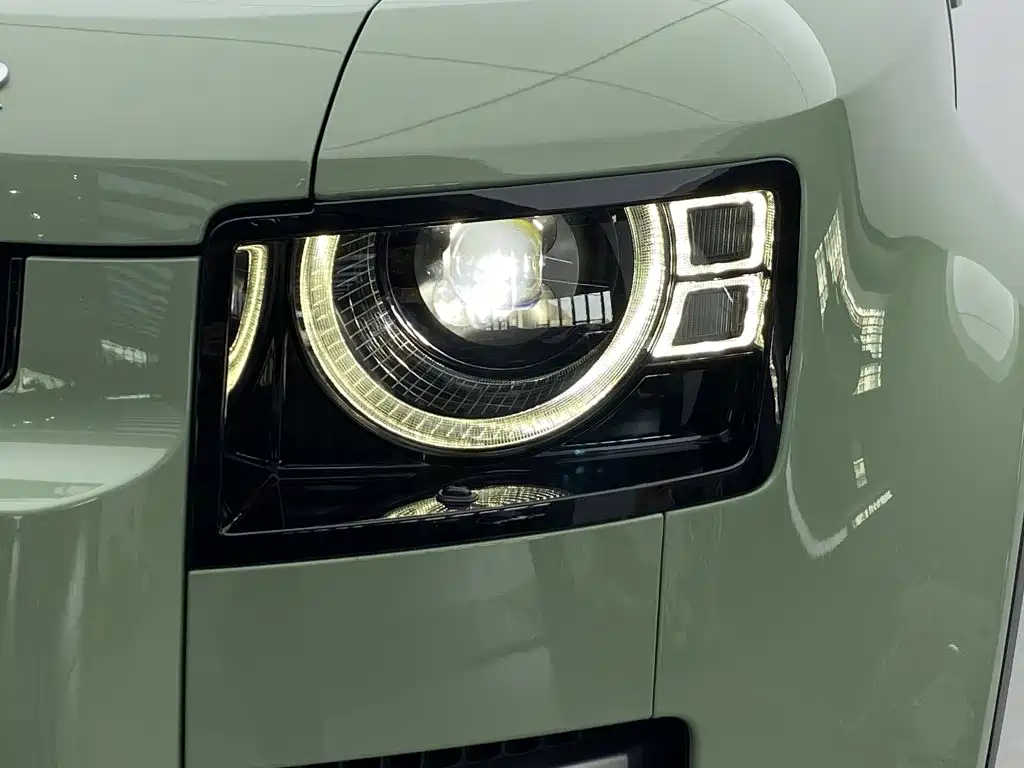 Land Rover Defender — миниатюра 5