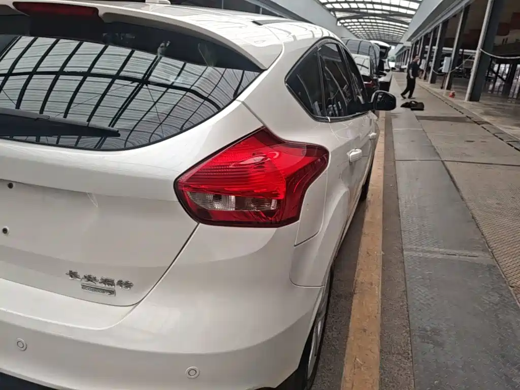Ford Focus — миниатюра 8