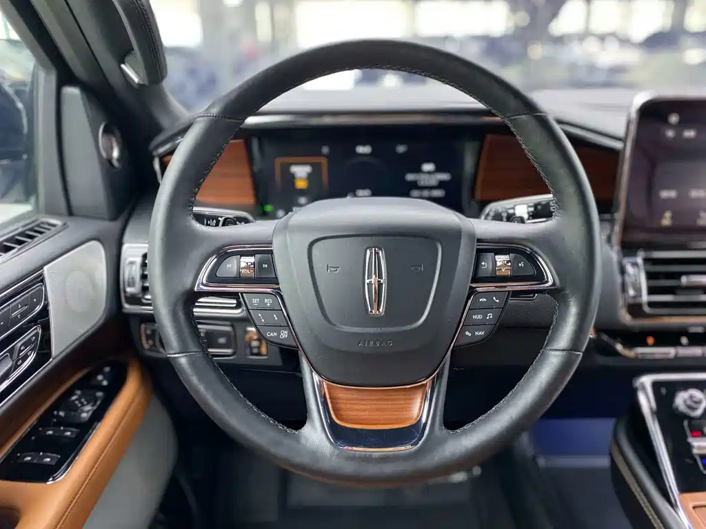 Lincoln Navigator — миниатюра 16